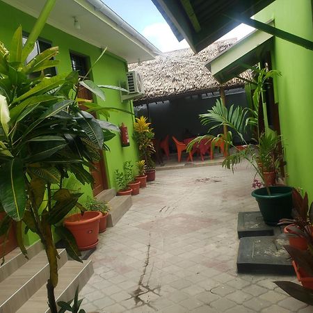 L&J Modern Backpackers Bnb Dar es Salaam Ngoại thất bức ảnh