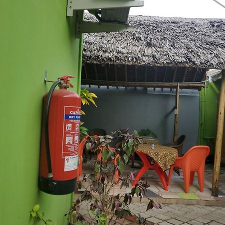 L&J Modern Backpackers Bnb Dar es Salaam Ngoại thất bức ảnh