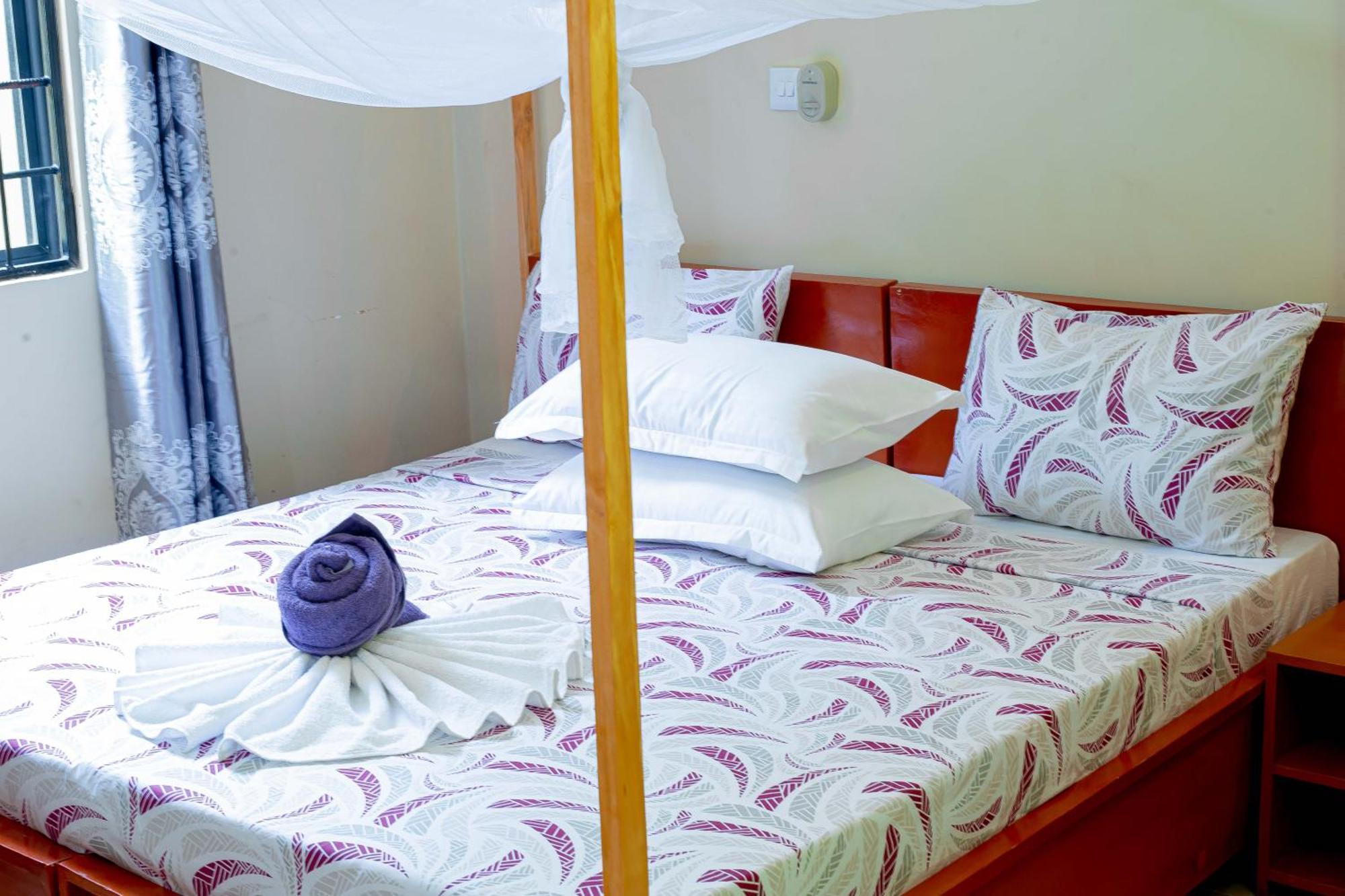 L&J Modern Backpackers Bnb Dar es Salaam Ngoại thất bức ảnh