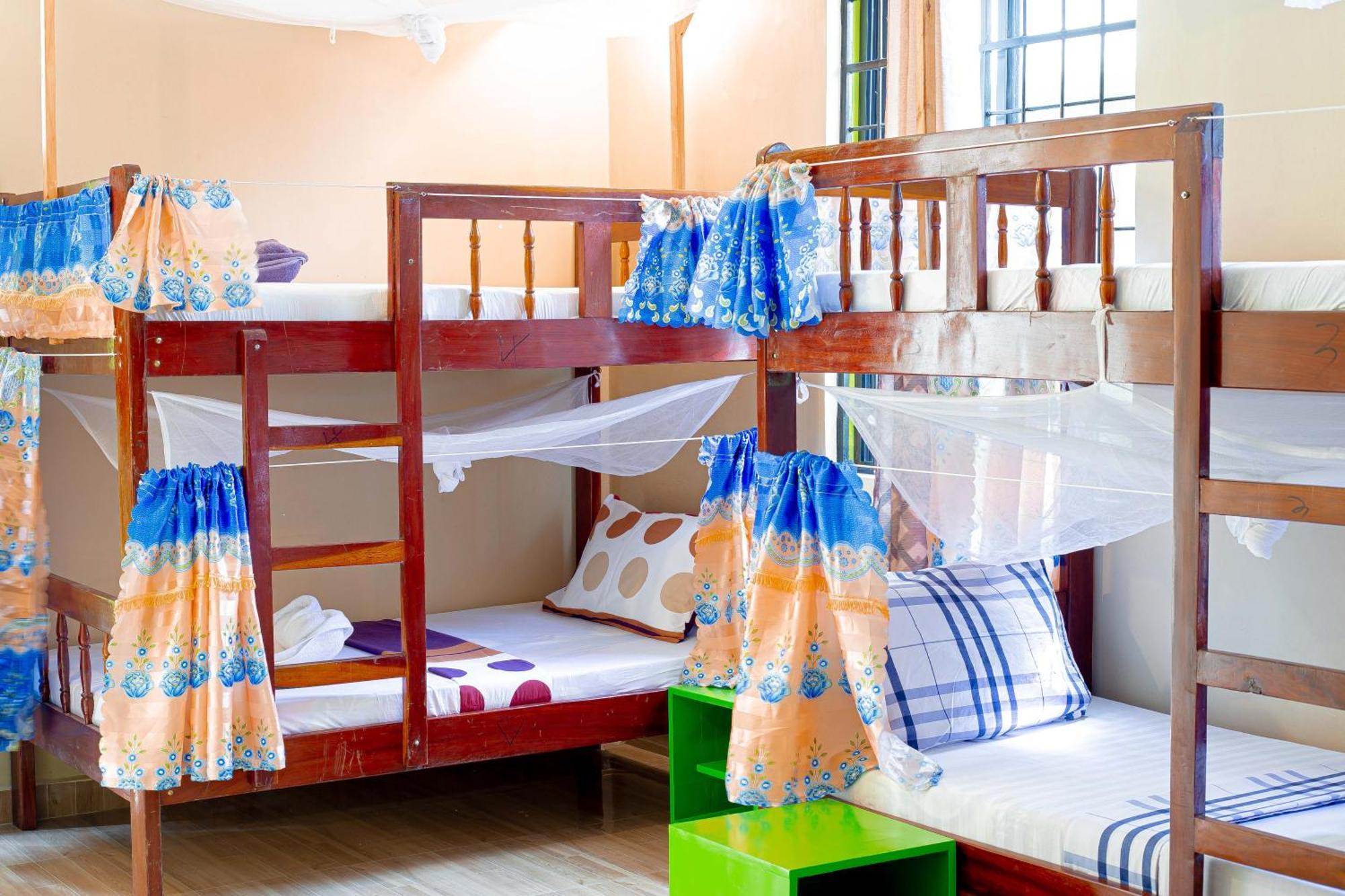 L&J Modern Backpackers Bnb Dar es Salaam Ngoại thất bức ảnh