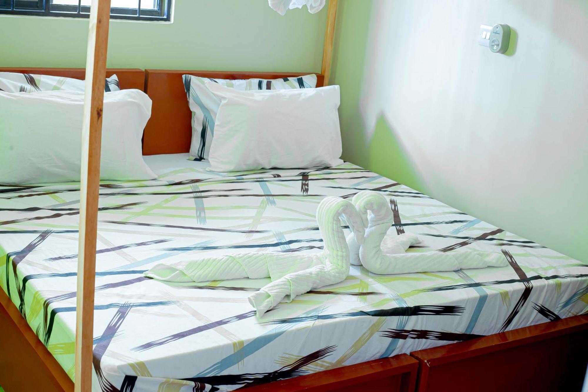 L&J Modern Backpackers Bnb Dar es Salaam Ngoại thất bức ảnh