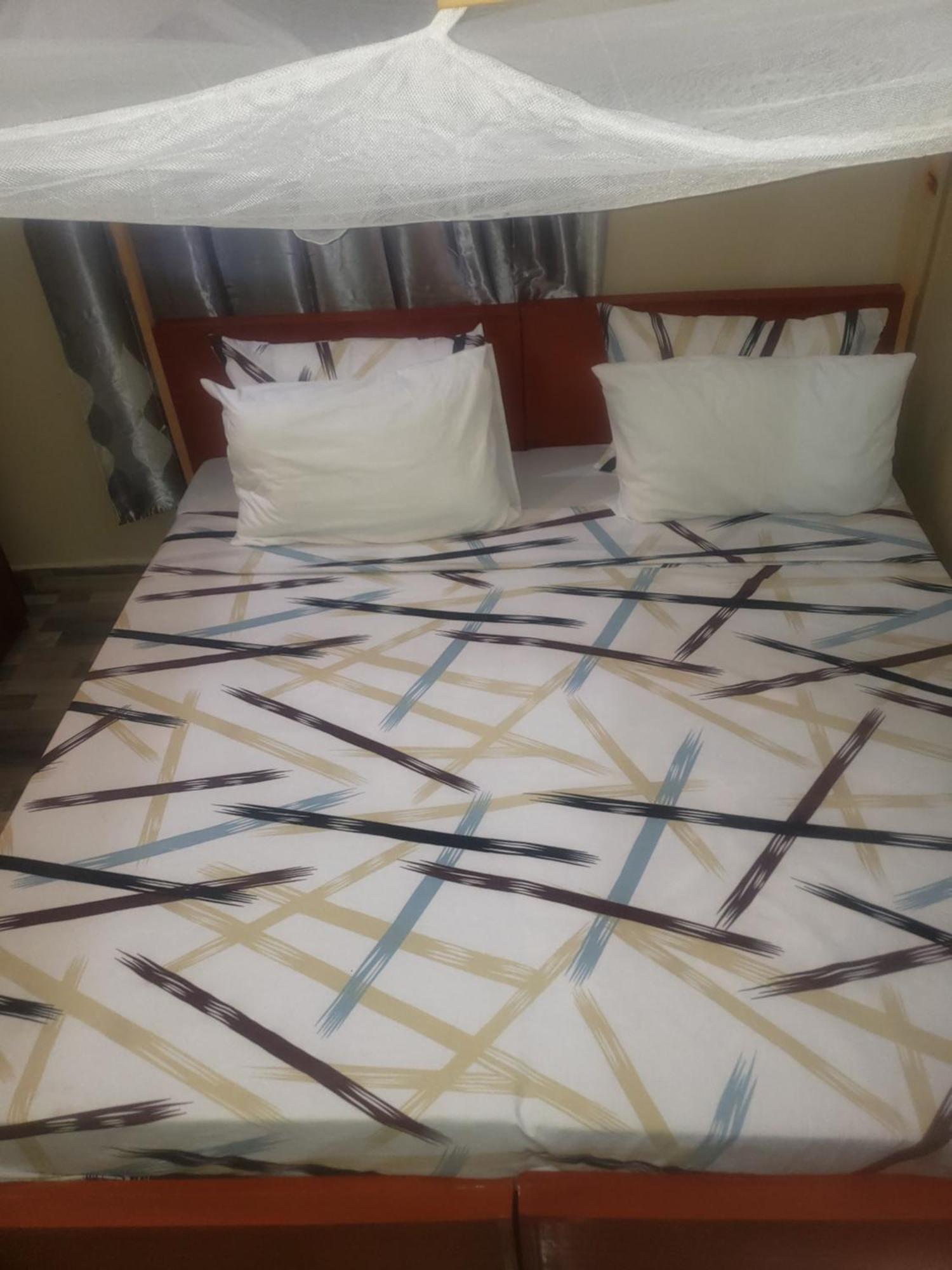 L&J Modern Backpackers Bnb Dar es Salaam Ngoại thất bức ảnh