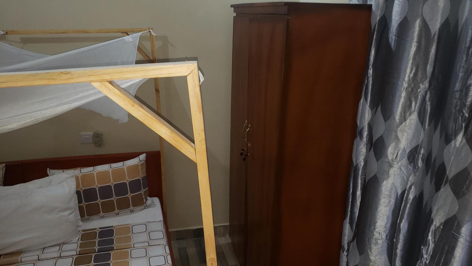 L&J Modern Backpackers Bnb Dar es Salaam Ngoại thất bức ảnh